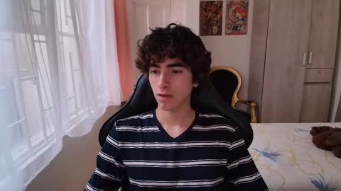 lucas_xo online show from 10/21/25, 09:04