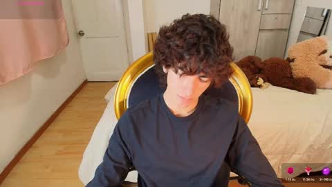 lucas_xo online show from 11/22/25, 01:48