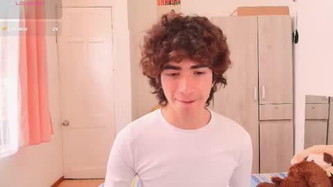 lucas_xo online show from 11/26/25, 03:57