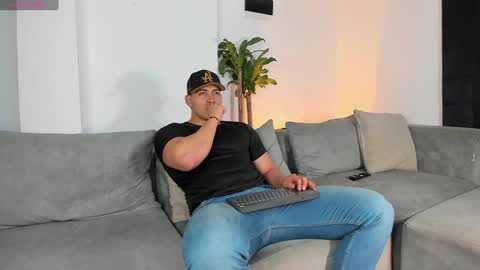Snapshot of lucasanto_ chatting on 12/04/24, 03:48 LUCA SANTOS online show from 12/04/24, 03:48