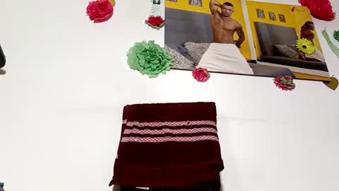 Snapshot of lucascastrohot chatting on 10/19/25, 08:31 Daniel online show from 10/19/25, 08:31