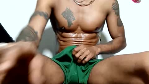 Snapshot of lucascastrohot chatting on 11/28/25, 02:42 Daniel online show from 11/28/25, 02:42