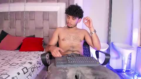 lucasthomson_ online show from 07/12/26, 04:03