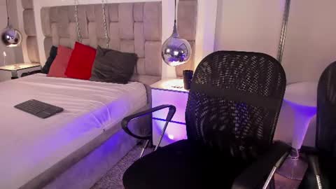 lucasthomson_ online show from 07/23/26, 04:21
