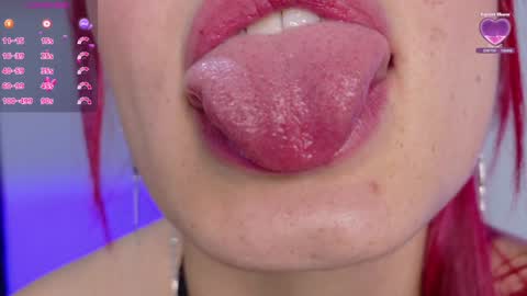 Snapshot of luccycollins_ chatting on 01/20/25, 04:01 Luccy online show from 01/20/25, 04:01