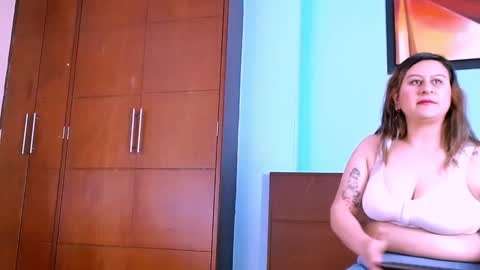 Snapshot of lucero_cute chatting on 10/17/25, 01:14 Luero  online show from 10/17/25, 01:14