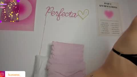 Snapshot of lucero_evanss chatting on 01/16/25, 01:06 Lucero online show from 01/16/25, 01:06