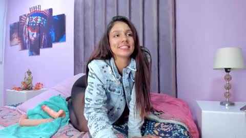 Snapshot of luci_ramirez chatting on 11/19/25, 04:01 Luciana Ramirez Sofia Collins online show from 11/19/25, 04:01