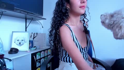 Snapshot of lucia_fuster chatting on 01/17/25, 10:12 Lucia online show from 01/17/25, 10:12