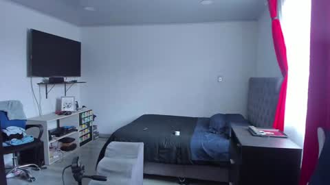 Snapshot of lucia_fuster chatting on 01/28/25, 04:30 Lucia online show from 01/28/25, 04:30