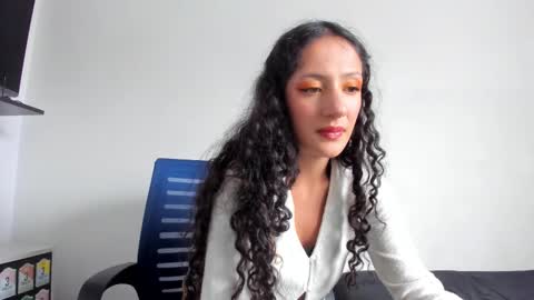 Snapshot of lucia_fuster chatting on 09/26/25, 08:35 Lucia online show from 09/26/25, 08:35