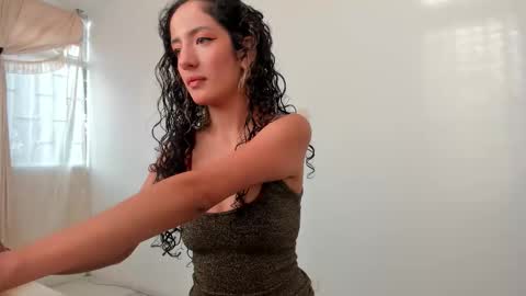 Lucia online show from 02/04/26, 10:36