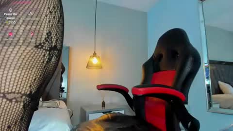 Snapshot of lucia_khan chatting on 06/11/26, 12:32 L u c i a online show from 06/11/26, 12:32