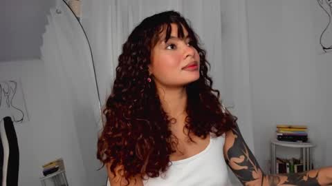 Snapshot of lucia_lee_ chatting on 01/16/25, 11:59 Lucia online show from 01/16/25, 11:59