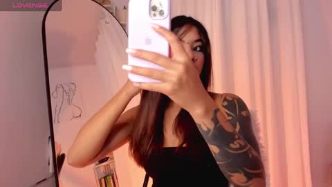 Snapshot of lucia_lee_ chatting on 01/21/25, 06:34 Lucia online show from 01/21/25, 06:34