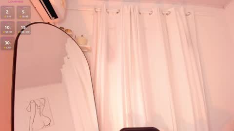 Snapshot of lucia_lee_ chatting on 01/29/25, 12:33 Lucia online show from 01/29/25, 12:33