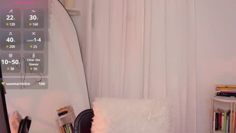 Snapshot of lucia_lee_ chatting on 02/07/25, 09:15 Lucia online show from 02/07/25, 09:15