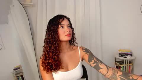 Snapshot of lucia_lee_ chatting on 03/07/25, 06:54 Lucia online show from 03/07/25, 06:54