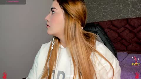 Snapshot of lucia_star_ chatting on 01/21/25, 12:07 lucia star online show from 01/21/25, 12:07