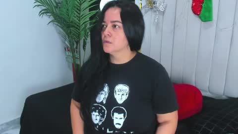 Lucia Vonne online show from 12/18/24, 11:34