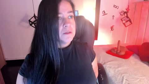 Lucia Vonne online show from 10/16/25, 01:23