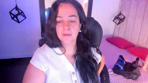 Lucia Vonne online show from 11/18/25, 01:04