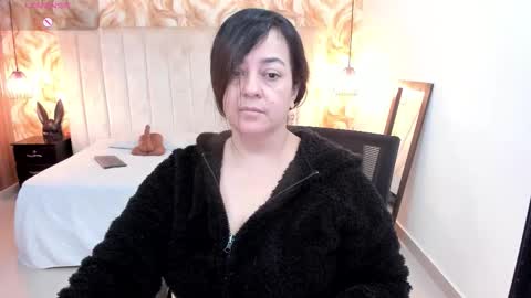 Lucia Vonne online show from 02/15/26, 09:00