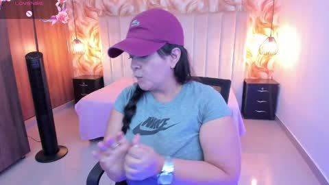 Lucia Vonne online show from 05/25/26, 08:15