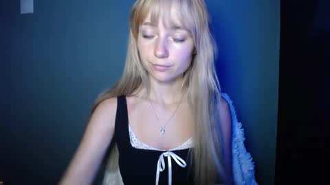 Lucy online show from 09/26/25, 07:56