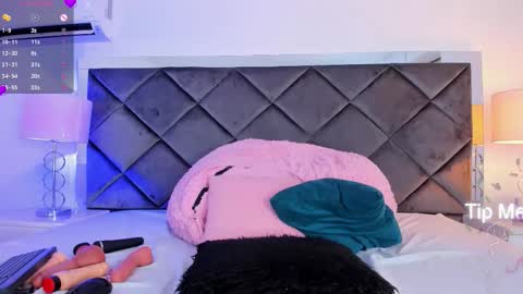 Snapshot of luciacollinss_ chatting on 11/27/25, 01:35 Lucia online show from 11/27/25, 01:35