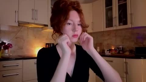 Snapshot of luciacoy chatting on 09/21/25, 05:03 Lucia online show from 09/21/25, 05:03