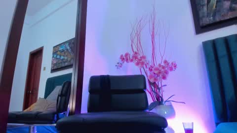 LuciaFerrero online show from 02/18/25, 09:42