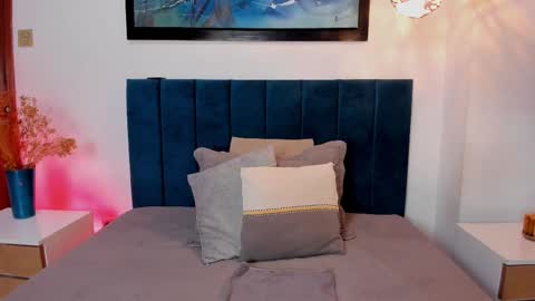 LuciaFerrero online show from 09/18/25, 01:51