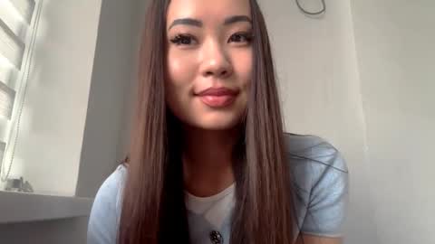 Snapshot of lucialostroh chatting on 09/22/25, 12:29 Kira online show from 09/22/25, 12:29