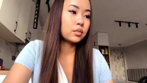 Snapshot of lucialostroh chatting on 10/13/25, 11:10 Kira online show from 10/13/25, 11:10