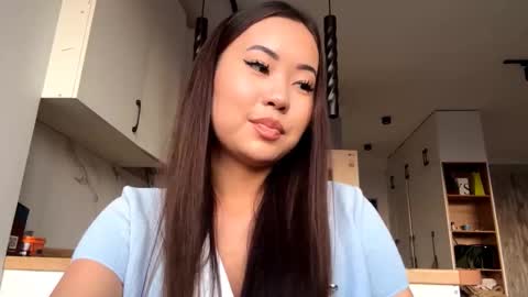 Snapshot of lucialostroh chatting on 10/15/25, 12:05 Kira online show from 10/15/25, 12:05