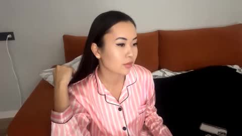 Snapshot of lucialostroh chatting on 11/06/25, 01:12 Kira online show from 11/06/25, 01:12