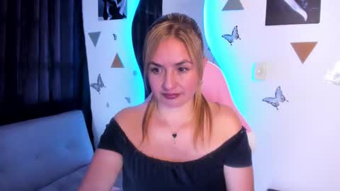 Lucia  online show from 12/01/25, 08:47