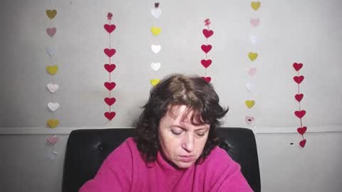 LuciaMi online show from 12/05/24, 06:00