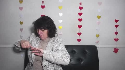 LuciaMi online show from 12/13/24, 09:52