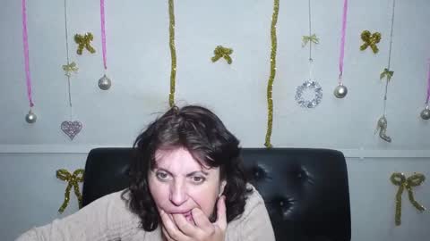 LuciaMi online show from 12/18/24, 09:08
