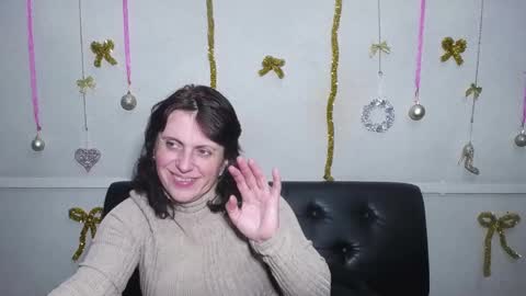 LuciaMi online show from 12/19/24, 03:40