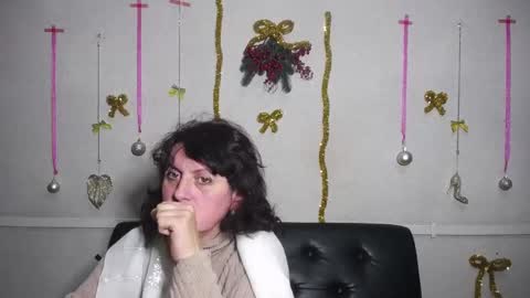 LuciaMi online show from 12/24/24, 07:44