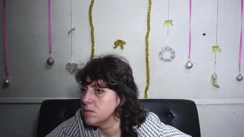 LuciaMi online show from 01/12/25, 05:54