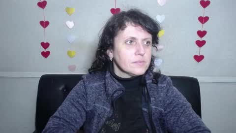 LuciaMi online show from 02/05/25, 06:02