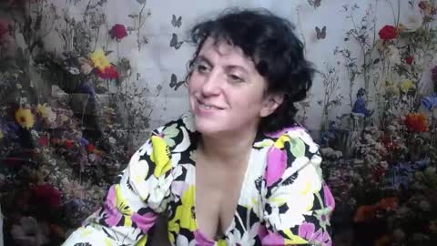 LuciaMi online show from 10/08/25, 05:54