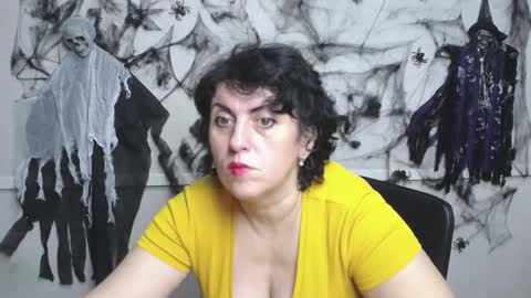 LuciaMi online show from 11/06/25, 06:20