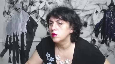 LuciaMi online show from 11/10/25, 06:01