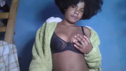 Snapshot of luciana012 chatting on 09/23/25, 07:39 luciana012 online show from 09/23/25, 07:39