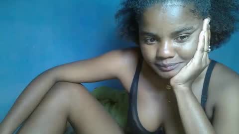 Snapshot of luciana012 chatting on 09/24/25, 05:38 luciana012 online show from 09/24/25, 05:38